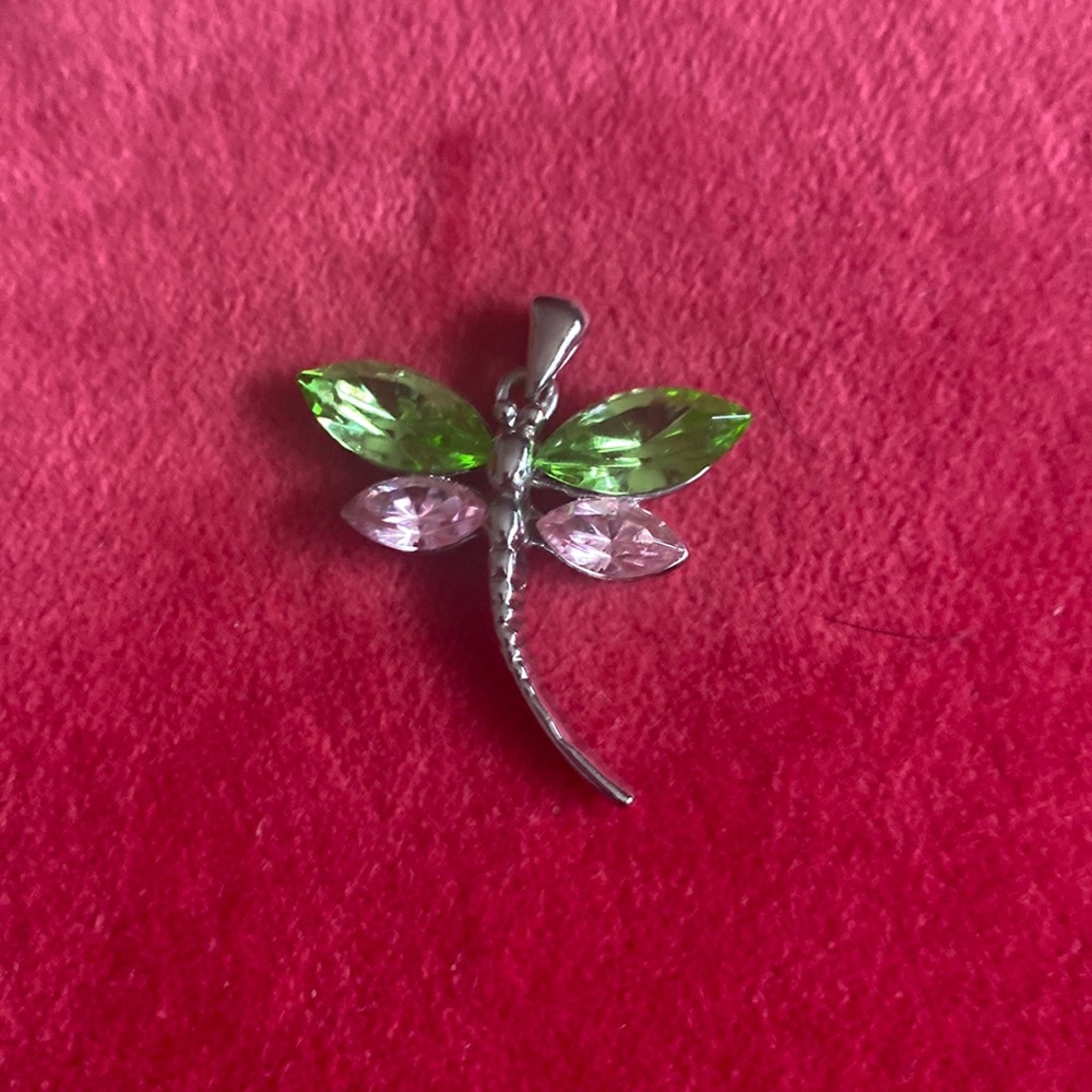 Stunning silver dragonfly necklace charm!